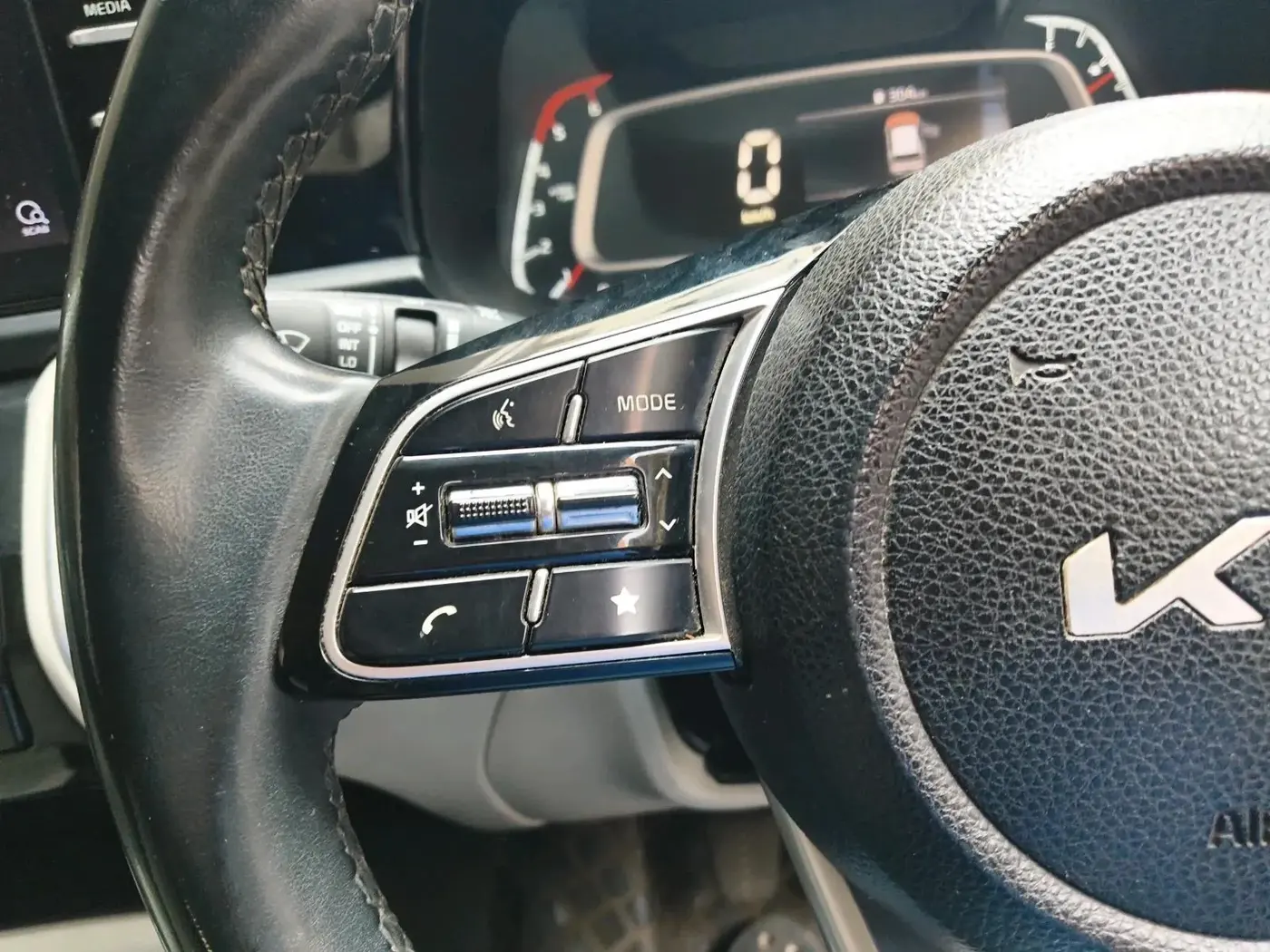 2022 KIA SONET HTX ANNIVERSARY EDITION 1.5, Diesel, Manual, 75,634 km, interior