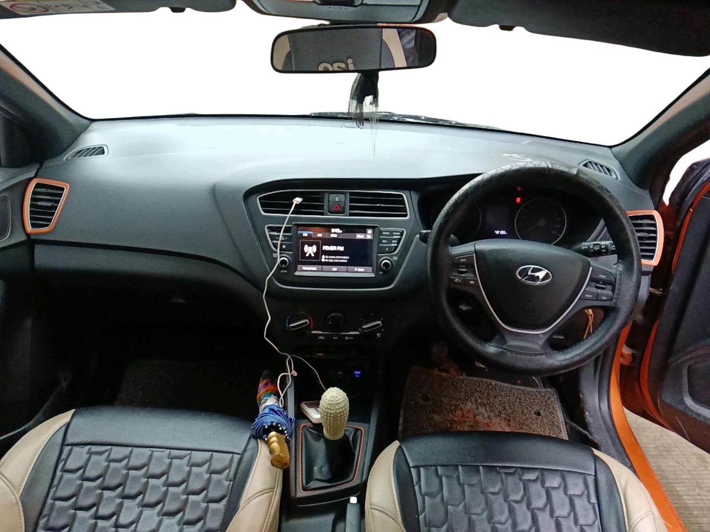 2019 Hyundai Elite i20 SPORTZ PLUS 1.2 DUAL TONE, Petrol, Manual, 42,100 km, interior
