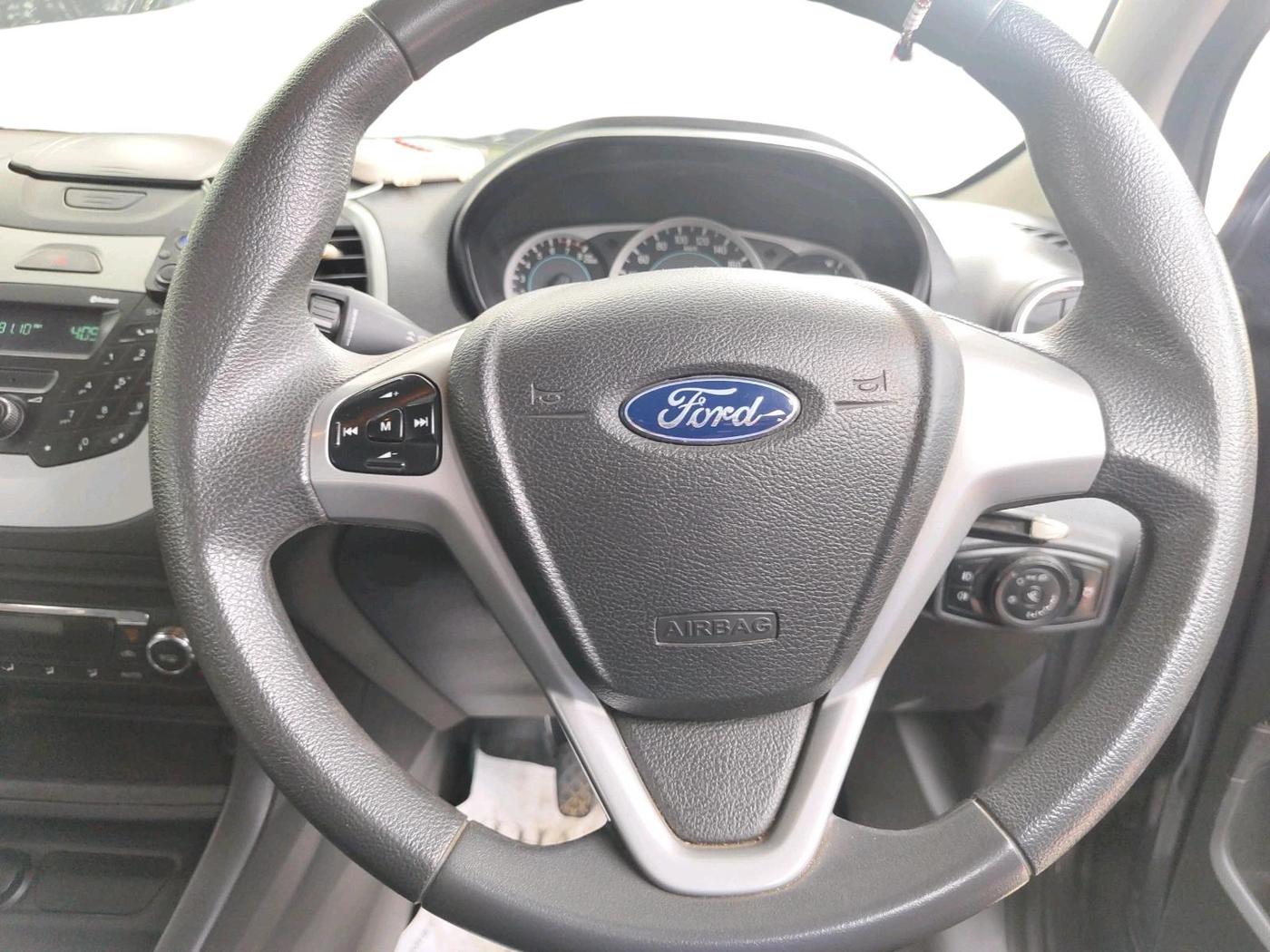 2016 Ford New Figo TITANIUM 1.2 PETROL MT, Petrol, Manual, 1,02,768 km, interior