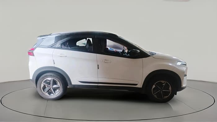 2023 Tata NEXON FEARLESS + SUNROOF AMT DUAL TONE 1.5 DIESEL, Diesel, Automatic, 65,622 km, exterior