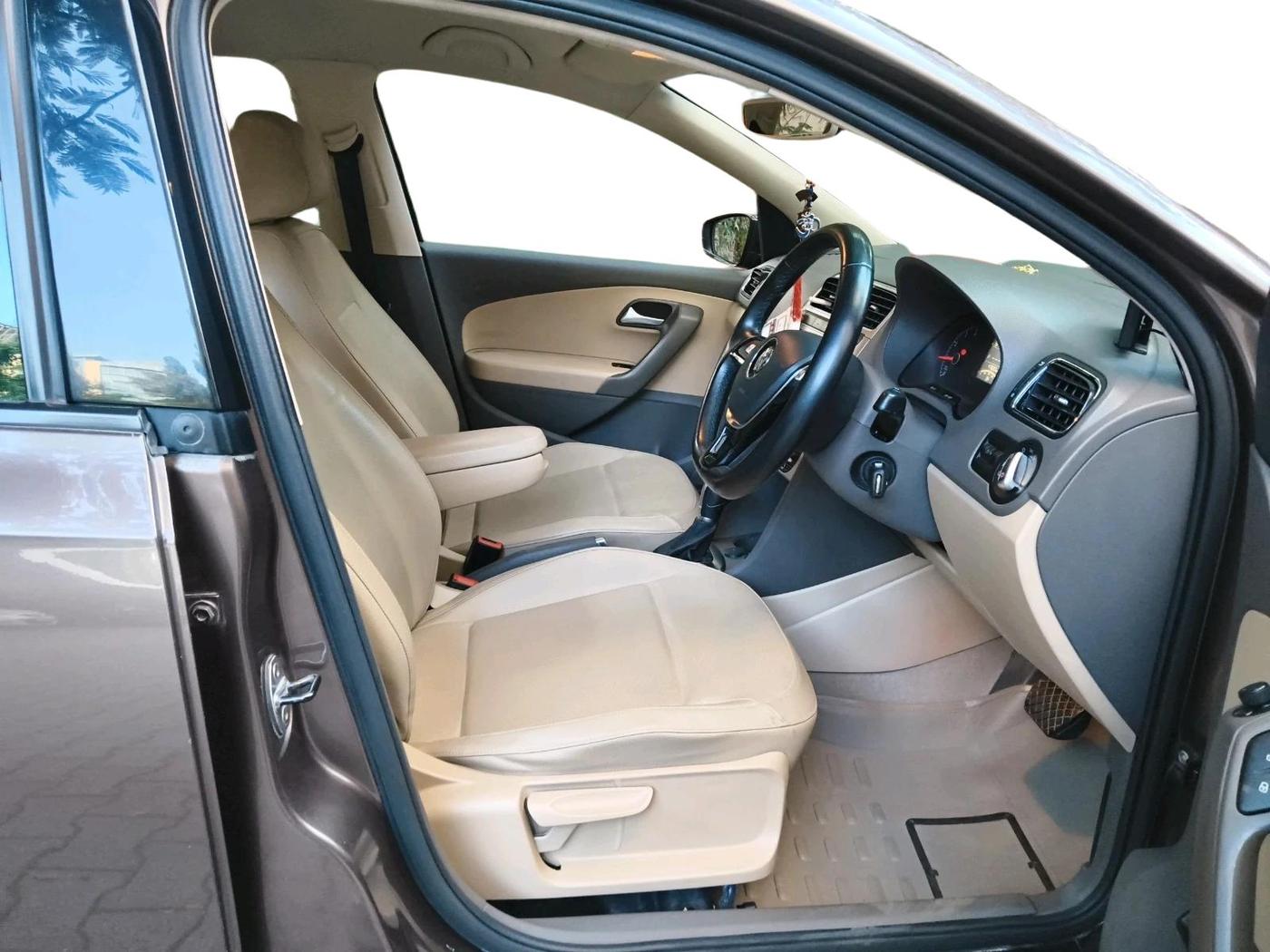 2016 Volkswagen Vento HIGHLINE PETROL AT, Petrol, Automatic, 47,820 km, interior