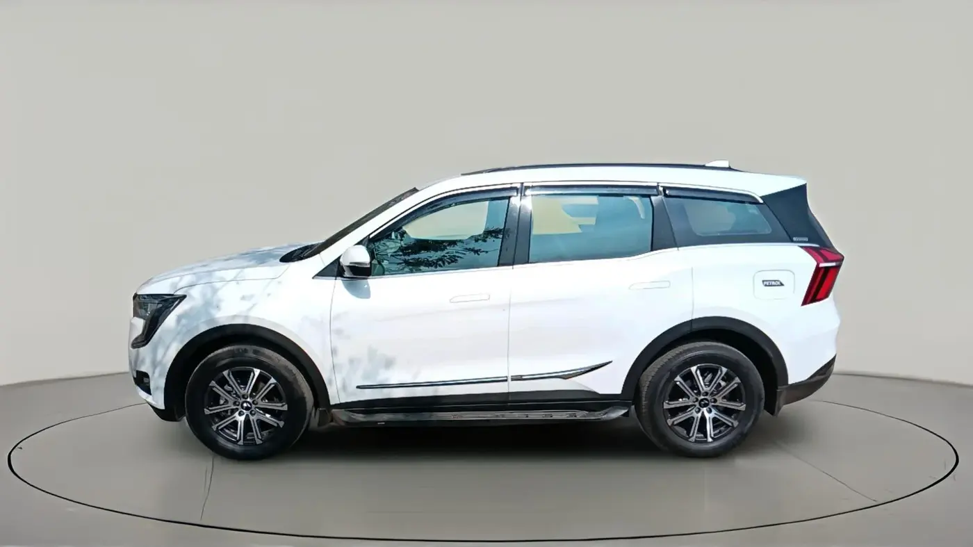 2025 Mahindra XUV700 AX7 Petrol MT 7 STR, Petrol, Manual, 4,173 km, exterior