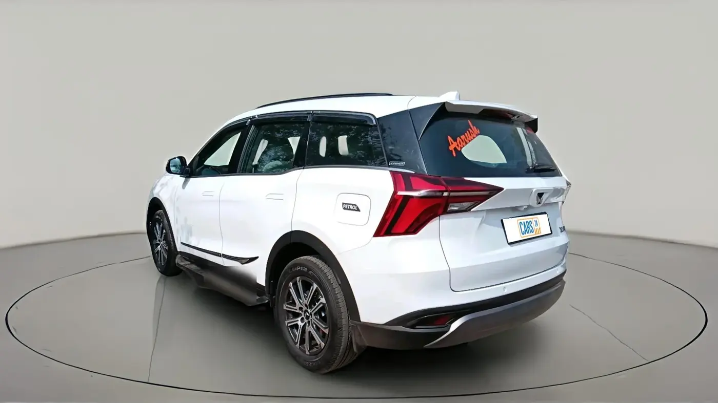 2025 Mahindra XUV700 AX7 Petrol MT 7 STR, Petrol, Manual, 4,173 km, exterior