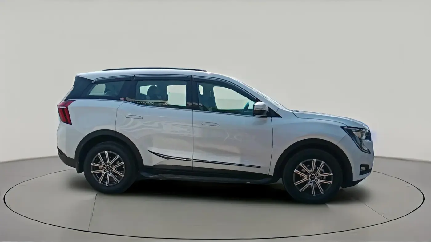 2025 Mahindra XUV700 AX7 Petrol MT 7 STR, Petrol, Manual, 4,173 km, exterior