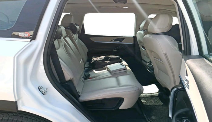 2025 Mahindra XUV700 AX7 Petrol MT 7 STR, Petrol, Manual, 4,173 km, interior