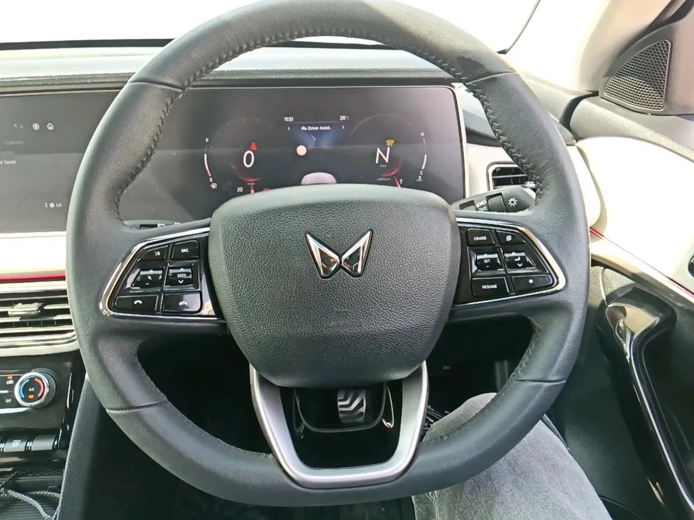 2025 Mahindra XUV700 AX7 Petrol MT 7 STR, Petrol, Manual, 4,173 km, interior