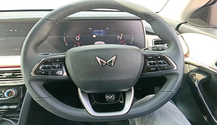 2025 Mahindra XUV700 AX7 Petrol MT 7 STR, Petrol, Manual, 4,173 km, interior