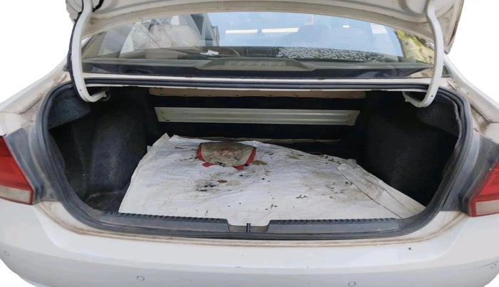 2013 Volkswagen Vento HIGHLINE 1.6 MPI, Petrol, Manual, 1,65,208 km, exterior