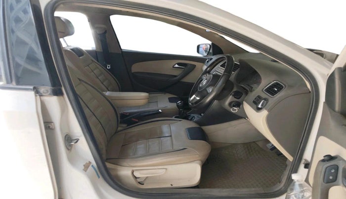 2013 Volkswagen Vento HIGHLINE 1.6 MPI, Petrol, Manual, 1,65,208 km, interior