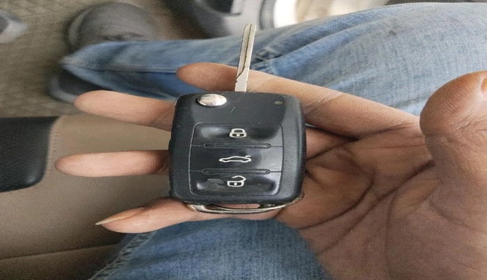 2013 Volkswagen Vento HIGHLINE 1.6 MPI, Petrol, Manual, 1,65,208 km, interior