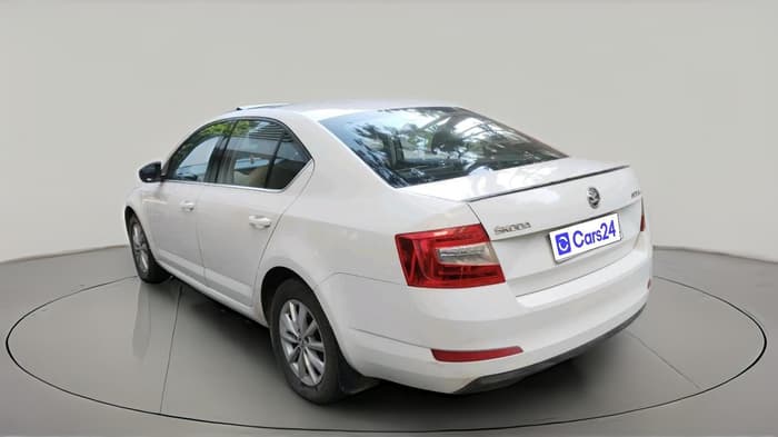 2016 Skoda Octavia STYLE PLUS AT 1.8 TSI, Petrol, Automatic, 81,989 km, exterior