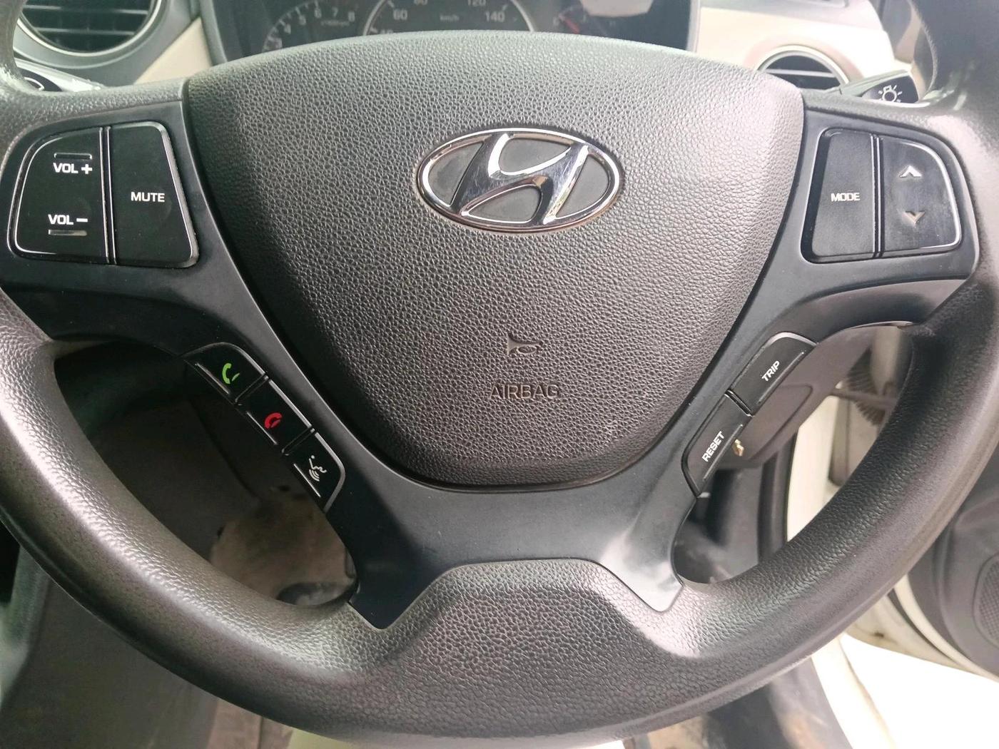 2018 Hyundai Grand i10 SPORTZ 1.2 KAPPA VTVT, CNG, Manual, 1,17,633 km, interior