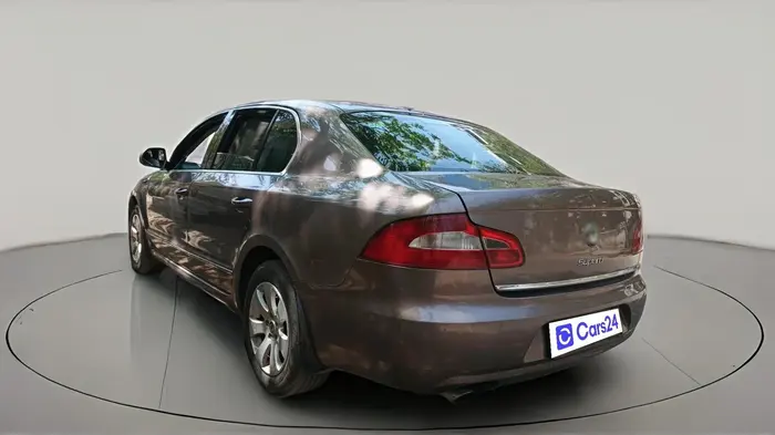 2010 Skoda Superb ELEGANCE 2.0 TDI CR AT, Diesel, Automatic, 1,38,461 km, exterior