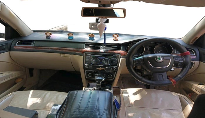 2010 Skoda Superb ELEGANCE 2.0 TDI CR AT, Diesel, Automatic, 1,38,461 km, interior