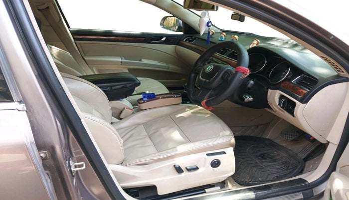 2010 Skoda Superb ELEGANCE 2.0 TDI CR AT, Diesel, Automatic, 1,38,461 km, interior