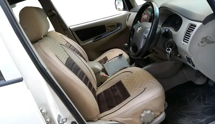2013 Toyota Innova 2.5 GX 8 STR, Diesel, Manual, 2,75,787 km, interior