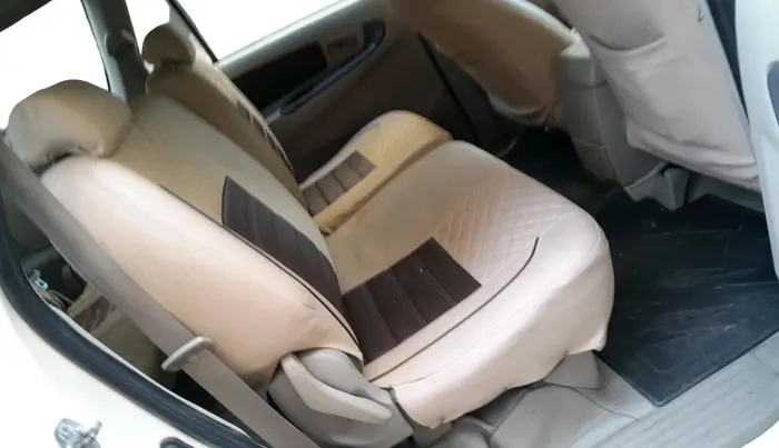 2013 Toyota Innova 2.5 GX 8 STR, Diesel, Manual, 2,75,787 km, interior