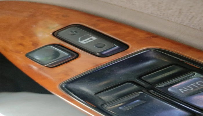 2005 Toyota Corolla H3 G 1.8, Petrol, Automatic, 1,30,728 km, interior