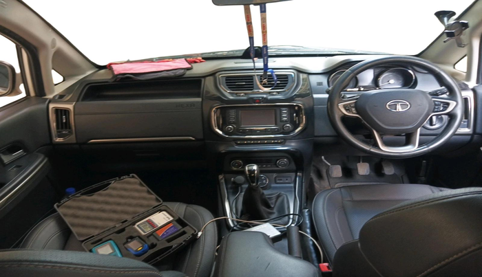 2017 Tata Hexa XT 4X2 7 STR, Diesel, Manual, 2,16,839 km, interior