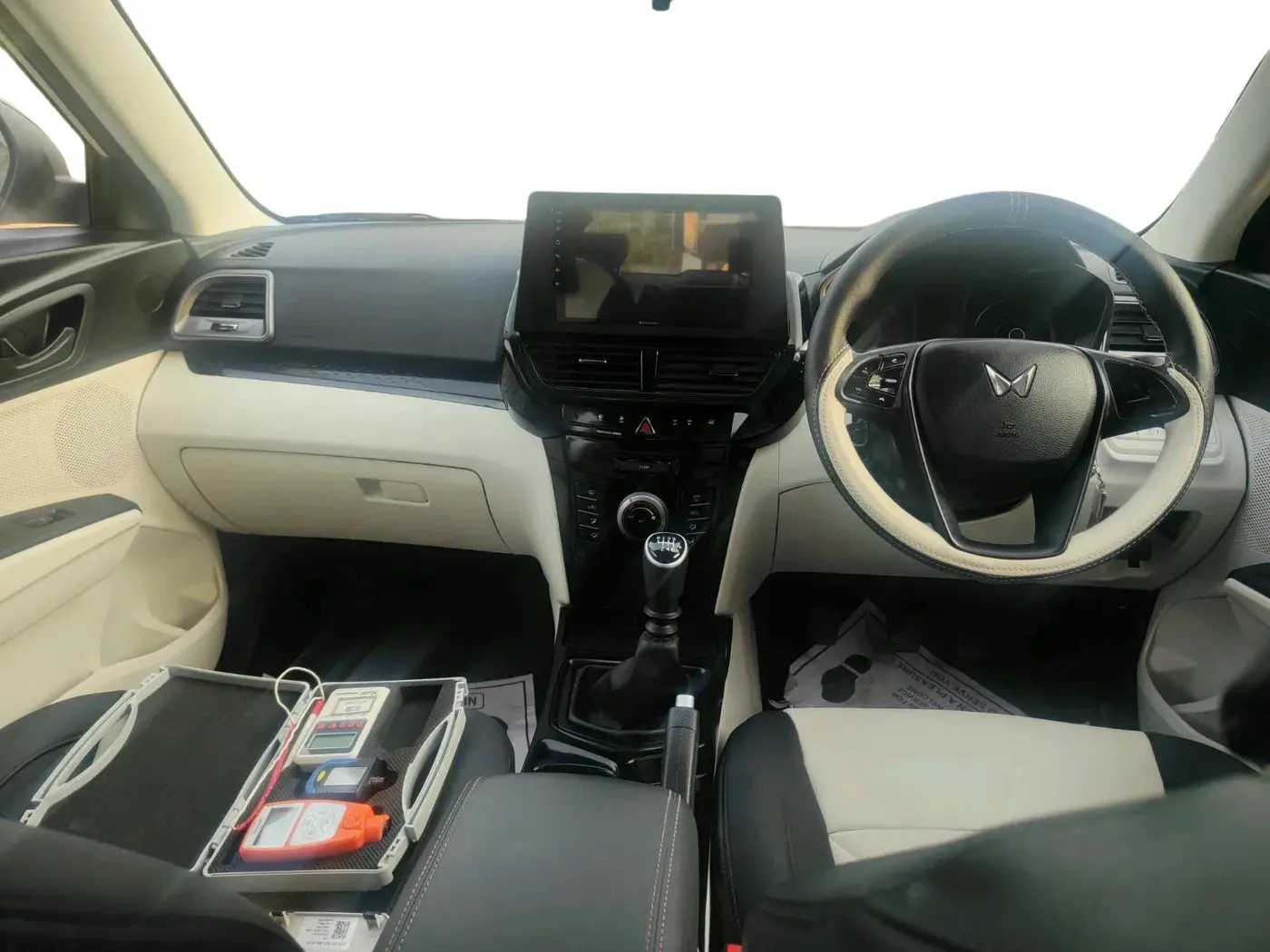 2025 Mahindra XUV 3XO MX2 1.5 Turbo Diesel, Diesel, Manual, 9,670 km, interior