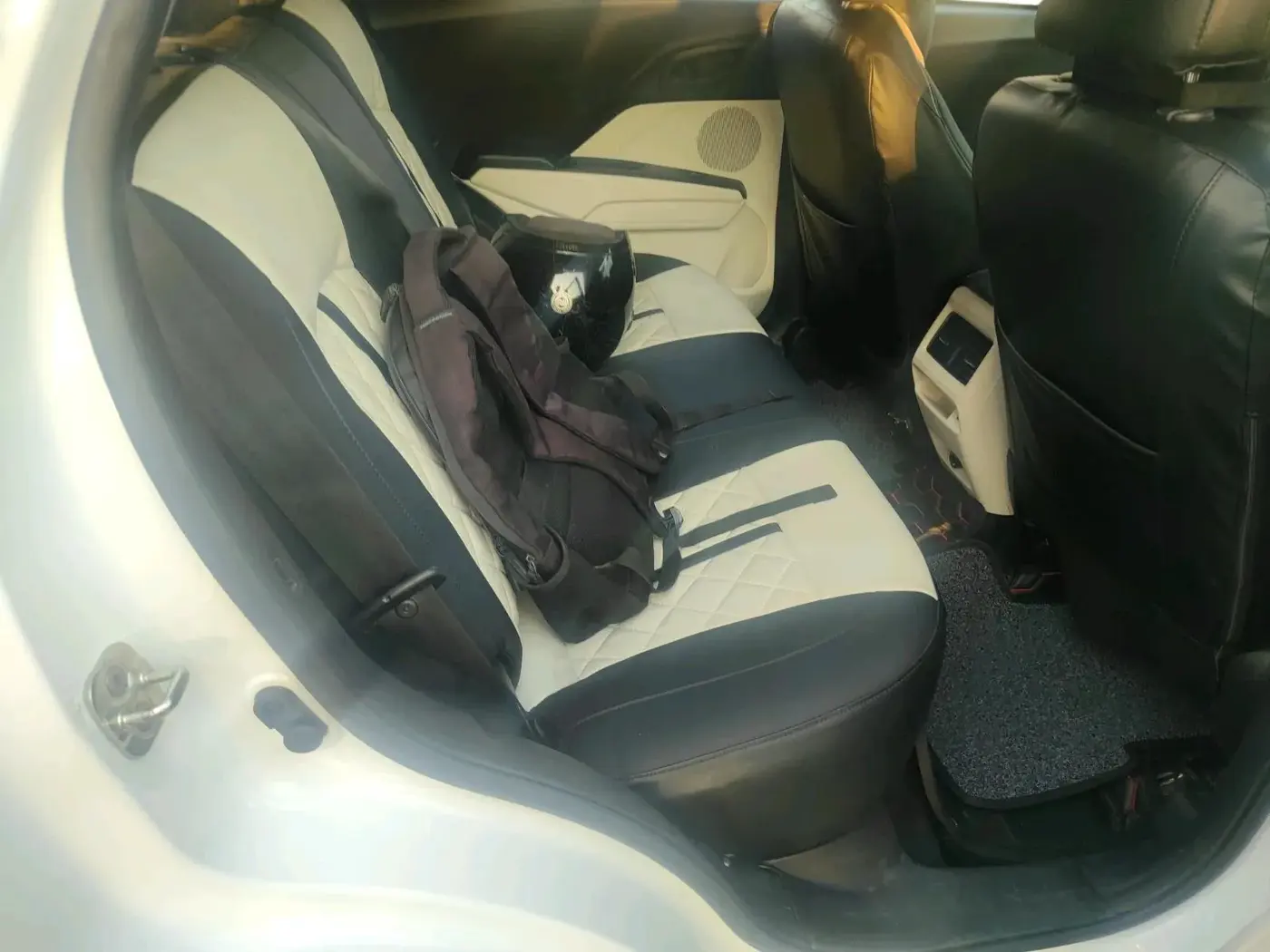 2025 Mahindra XUV 3XO MX2 1.5 Turbo Diesel, Diesel, Manual, 9,670 km, interior