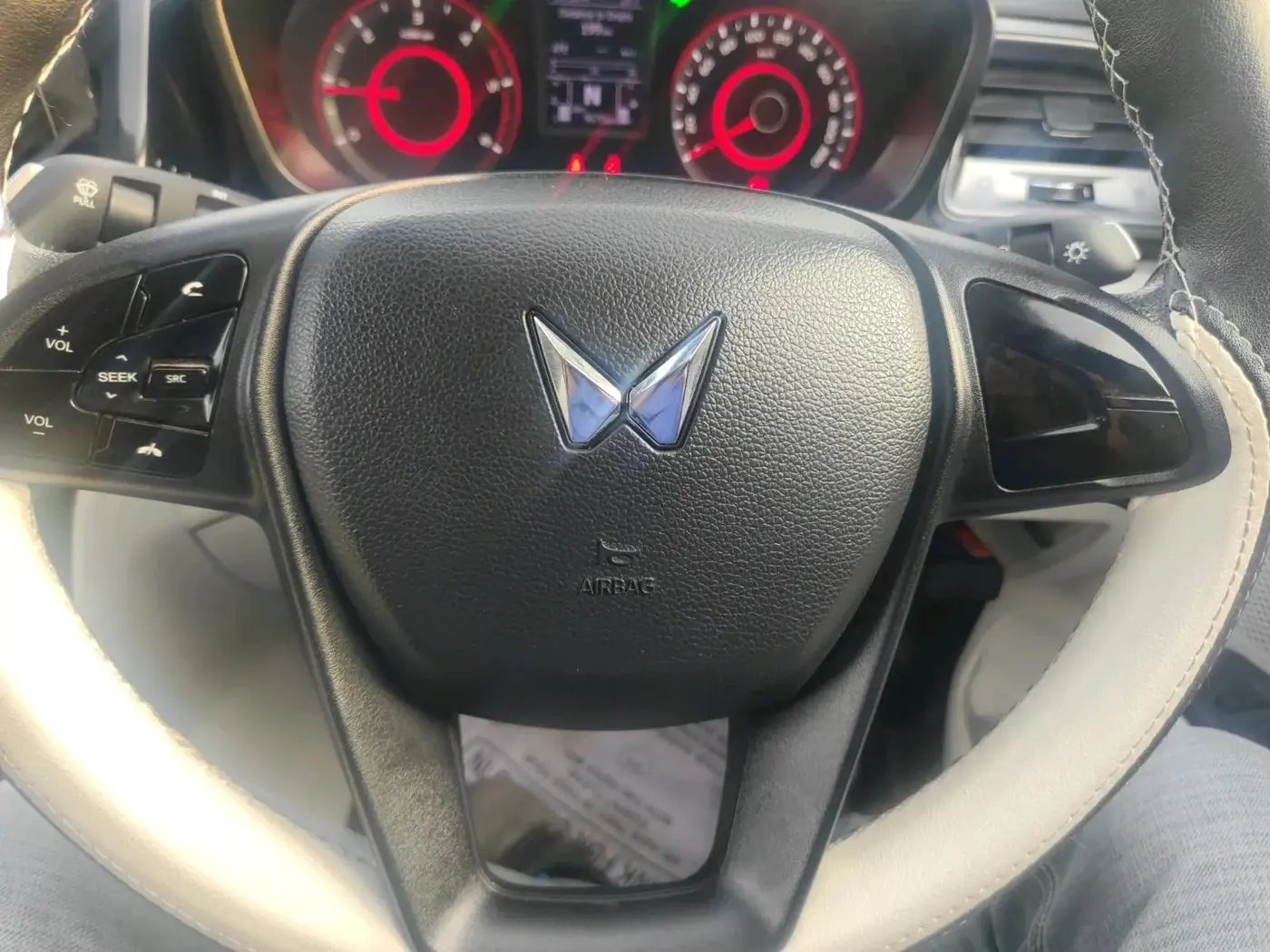 2025 Mahindra XUV 3XO MX2 1.5 Turbo Diesel, Diesel, Manual, 9,670 km, interior