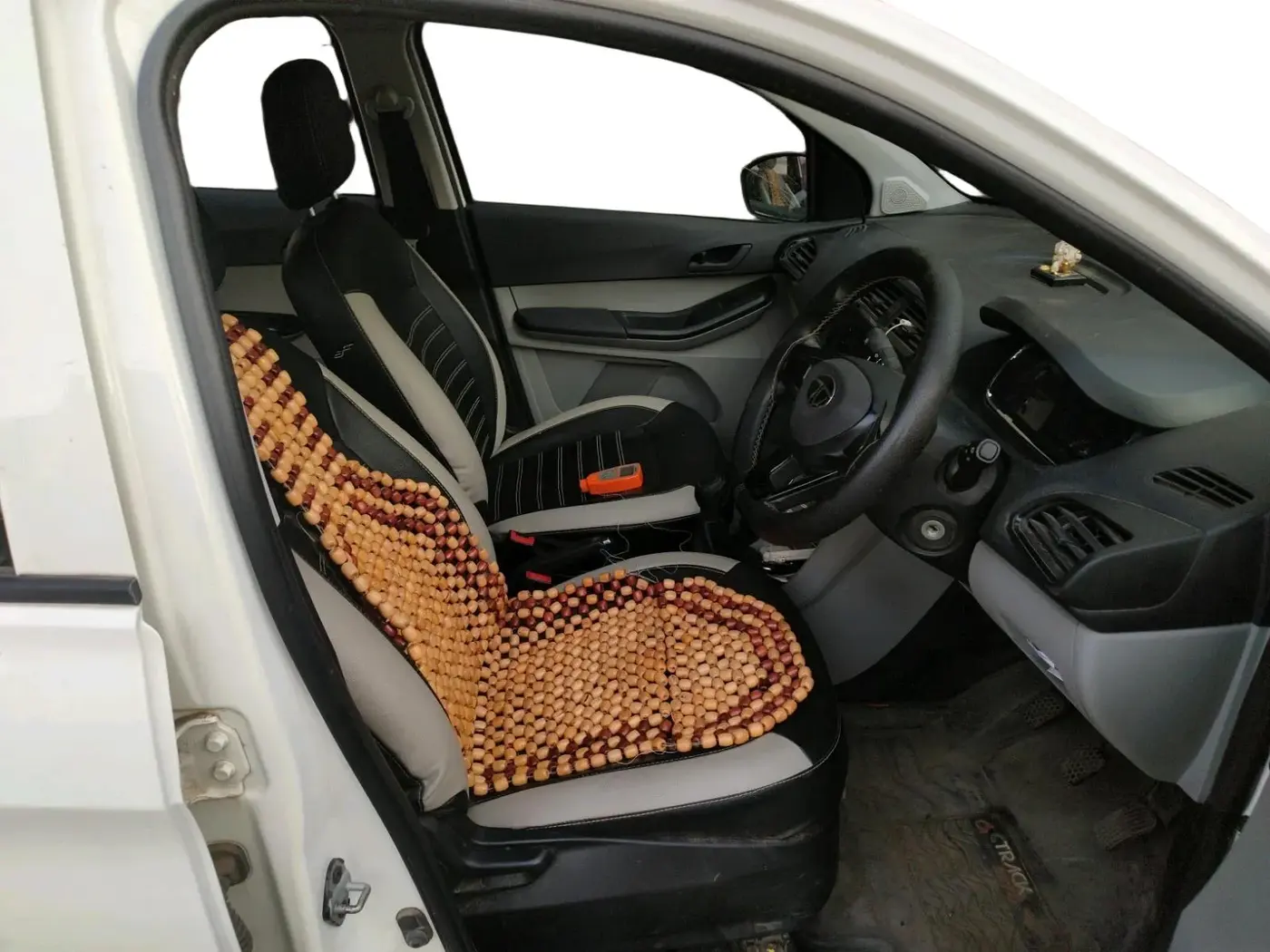 2024 Tata Tiago XM CNG, CNG, Manual, 49,854 km, interior