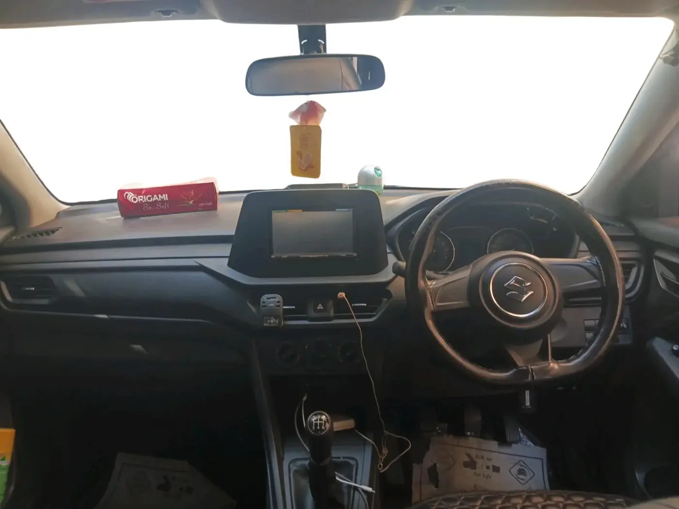 2023 Maruti BREZZA LXI SMART HYBRID, Petrol, Manual, 22,040 km, interior