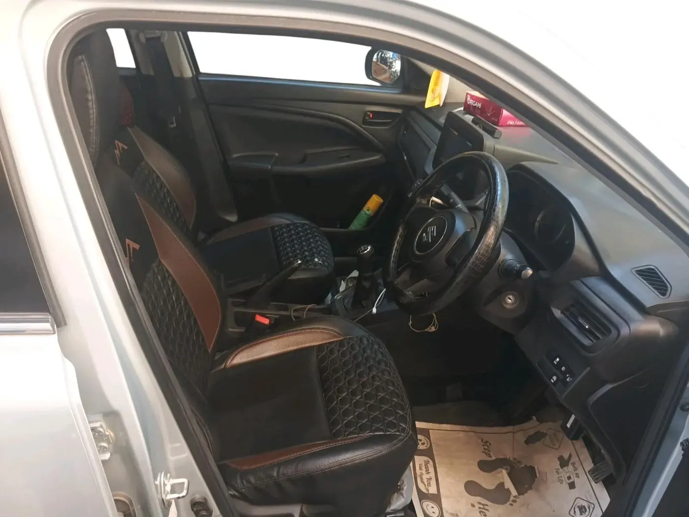 2023 Maruti BREZZA LXI SMART HYBRID, Petrol, Manual, 22,040 km, interior