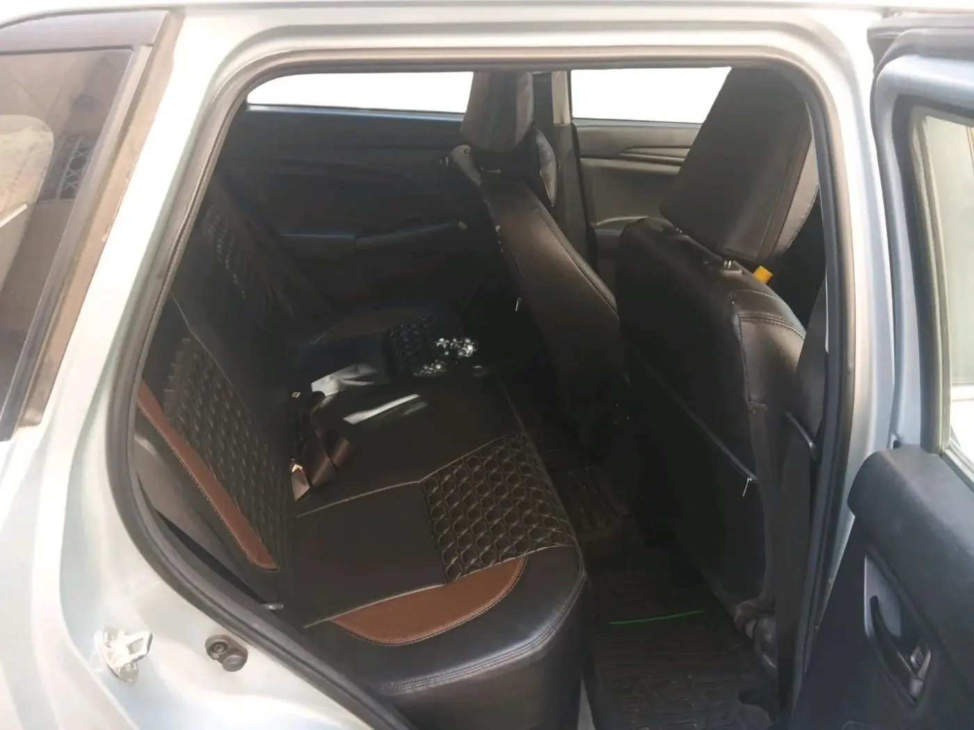 2023 Maruti BREZZA LXI SMART HYBRID, Petrol, Manual, 22,040 km, interior