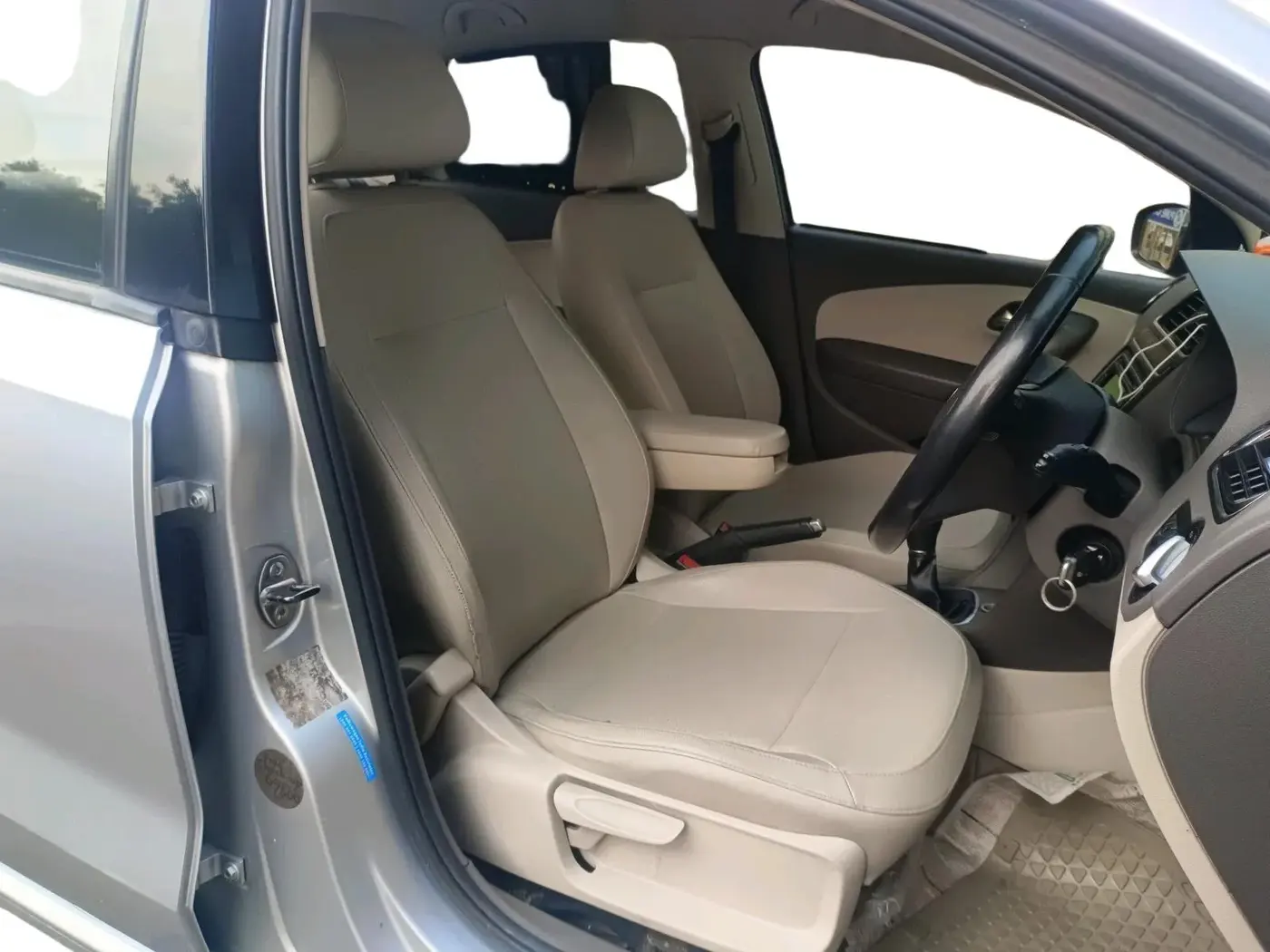 2013 Volkswagen Vento HIGHLINE DIESEL 1.6, Diesel, Manual, 1,45,700 km, interior