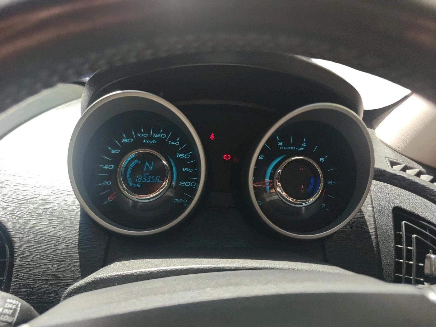 2017 Mahindra XUV500 W10, Diesel, Manual, 1,83,358 km, interior