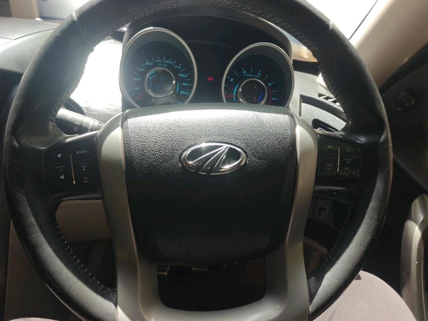 2017 Mahindra XUV500 W10, Diesel, Manual, 1,83,358 km, interior