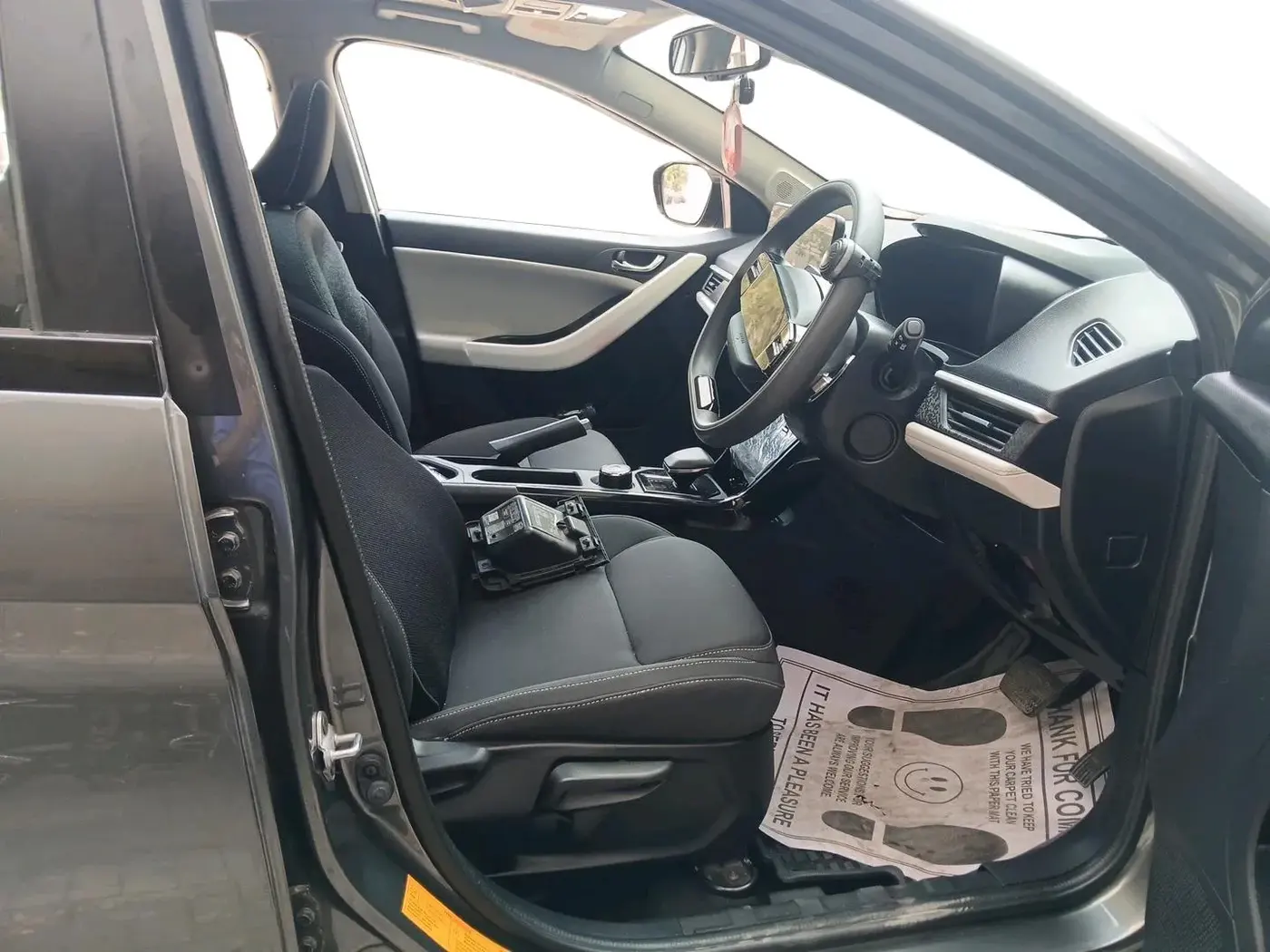 2024 Tata NEXON CREATIVE+ SUNROOF AMT 1.2 PETROL, Petrol, Automatic, 8,448 km, interior