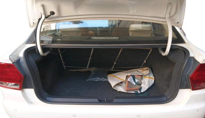 2016 Volkswagen Ameo HIGHLINE1.2L, Petrol, Manual, 40,404 km, exterior