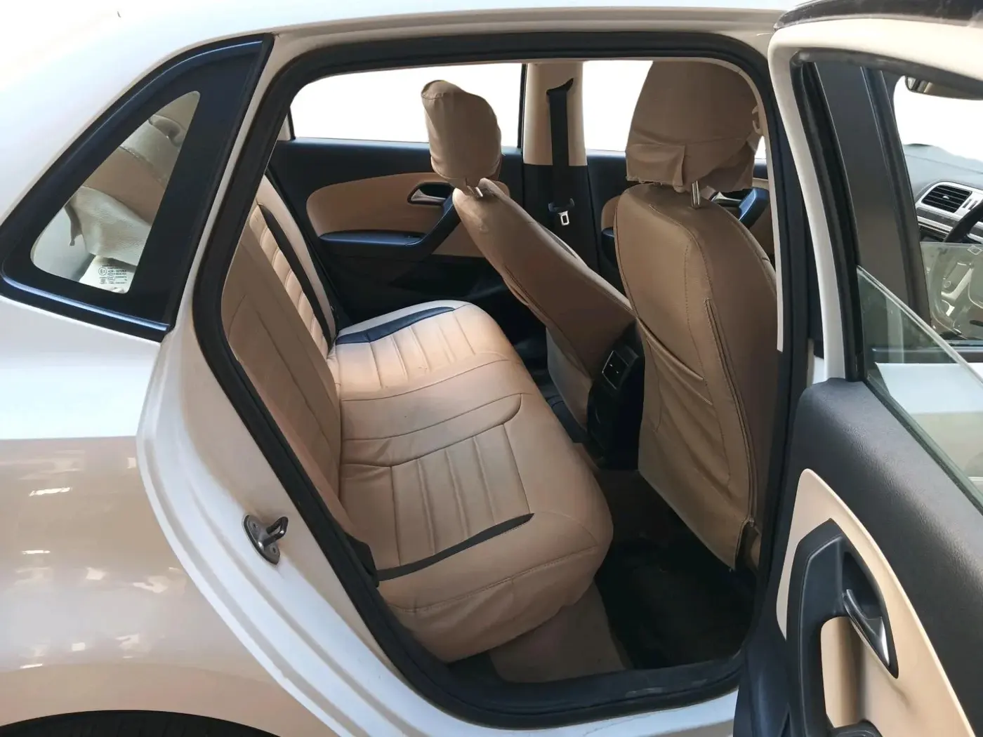 2016 Volkswagen Ameo HIGHLINE1.2L, Petrol, Manual, 40,404 km, interior
