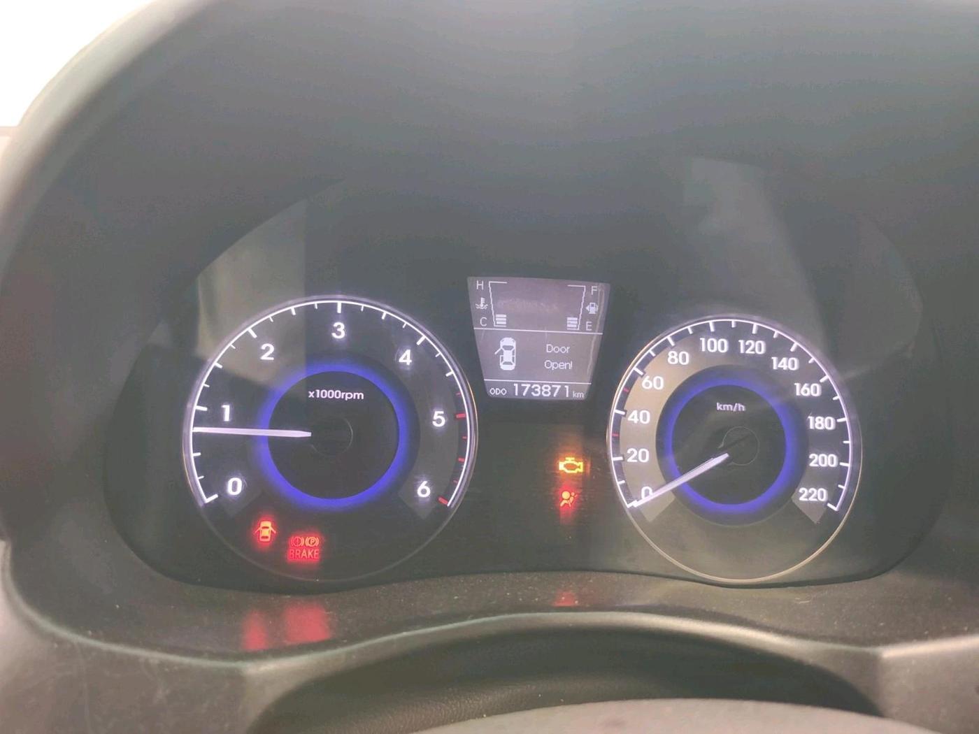 2013 Hyundai Verna FLUIDIC 1.6 CRDI SX OPT, Diesel, Manual, 1,73,871 km, interior