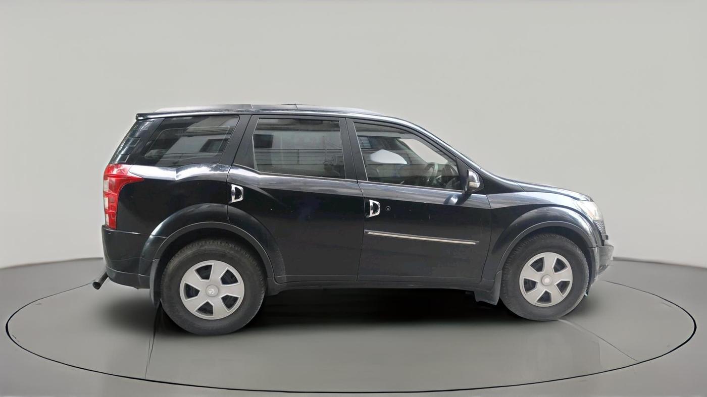 2015 Mahindra XUV500 W6, Diesel, Manual, 2,89,660 km, exterior