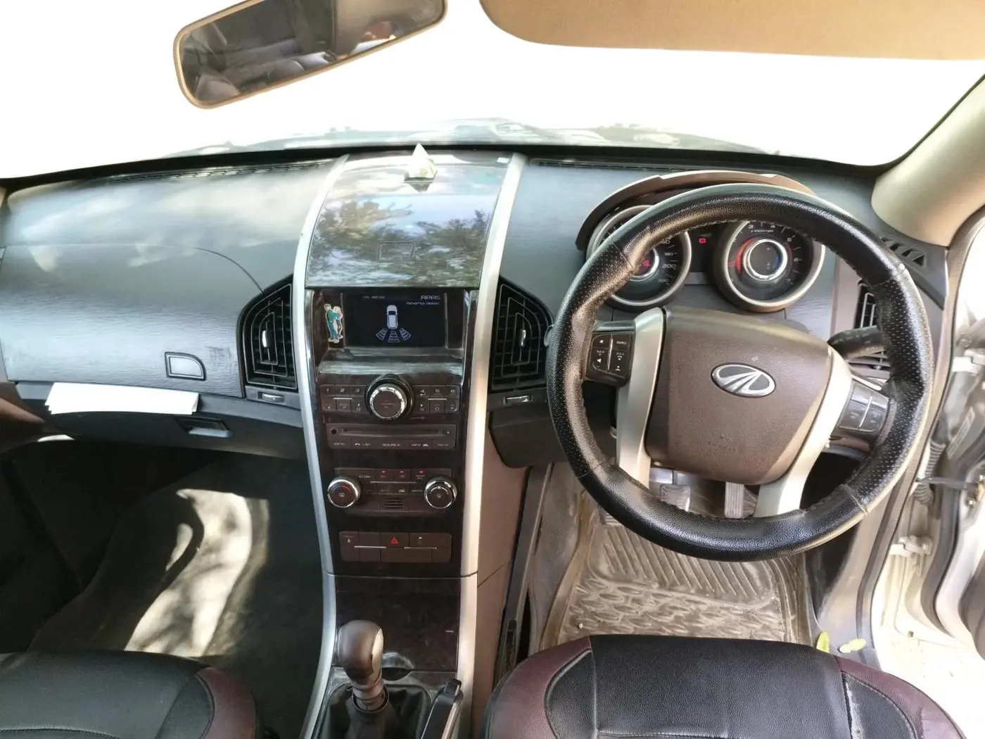 2014 Mahindra XUV500 W6, Diesel, Manual, 1,29,348 km, interior