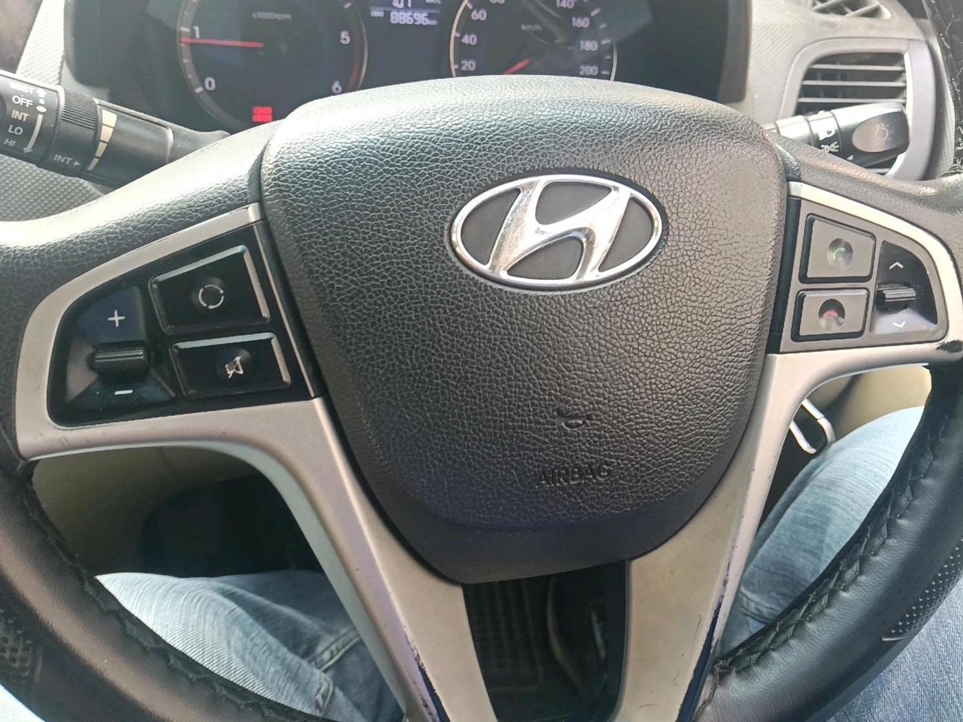2014 Hyundai Verna FLUIDIC 1.6 CRDI SX, Diesel, Manual, 89,000 km, interior