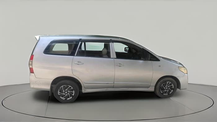2014 Toyota Innova 2.5 GX 7 STR, Diesel, Manual, 97,493 km, exterior