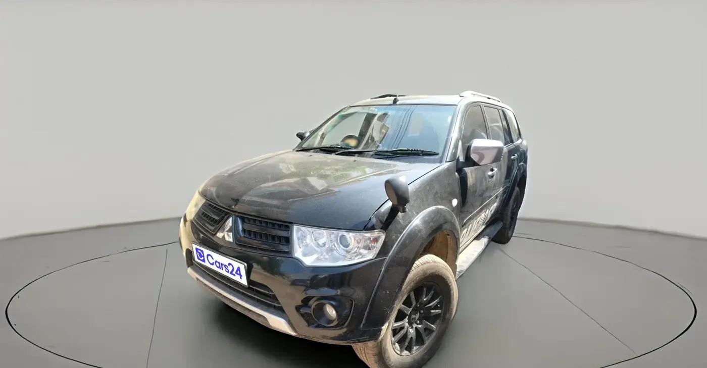 2013 Mitsubishi Pajero Sport 2.5 MT 4X4, Diesel, Manual, 1,32,831 km, exterior