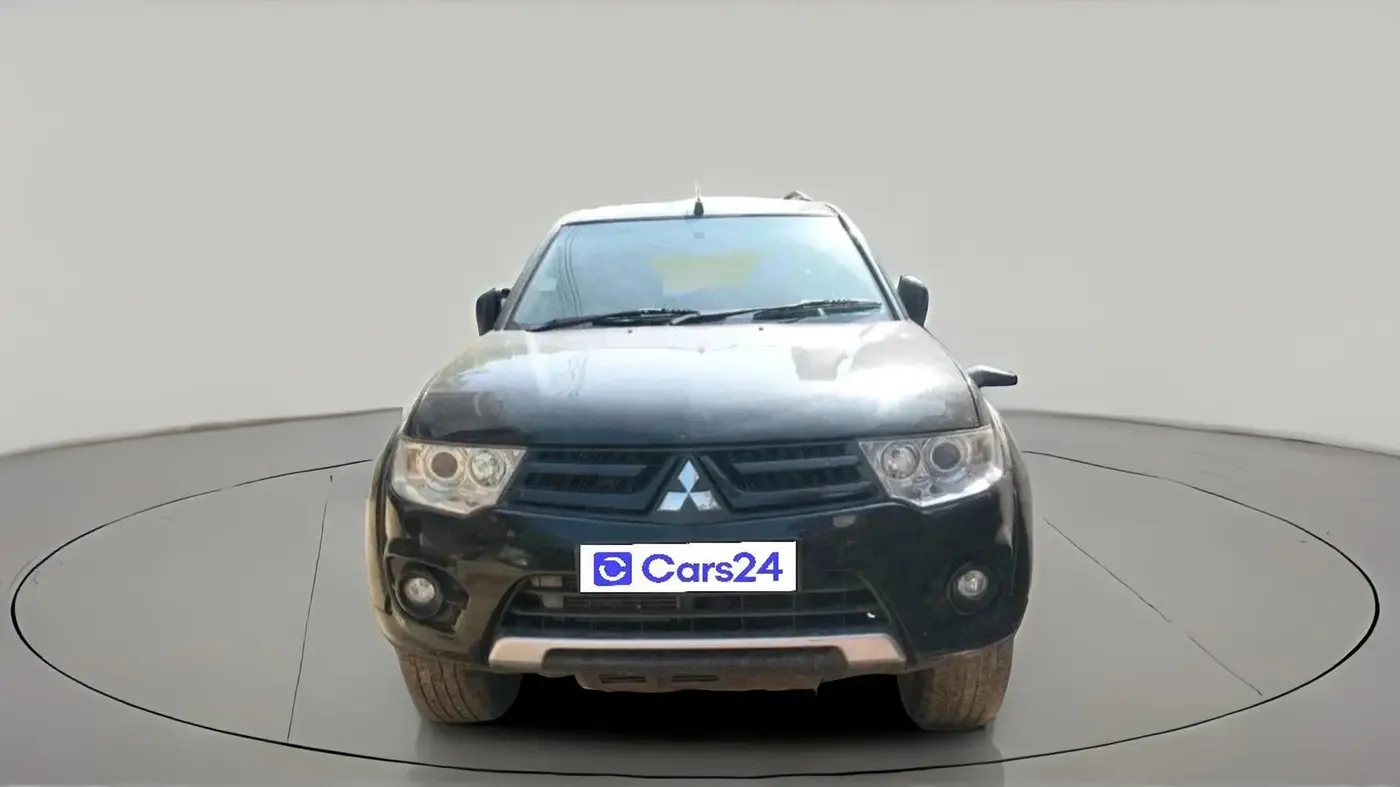 2013 Mitsubishi Pajero Sport 2.5 MT 4X4, Diesel, Manual, 1,32,831 km, exterior