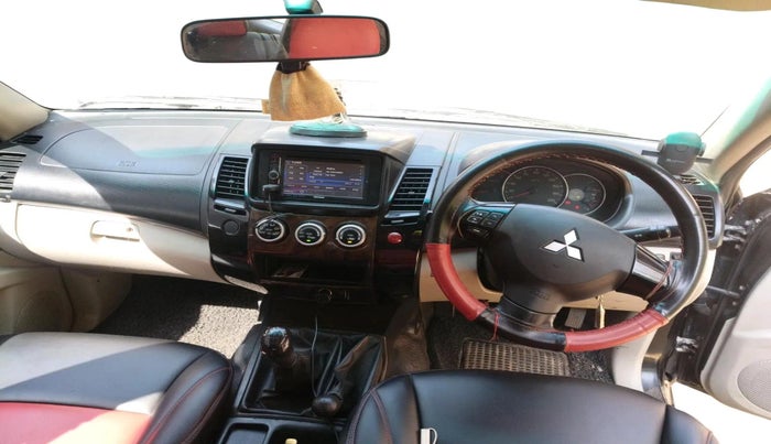 2013 Mitsubishi Pajero Sport 2.5 MT 4X4, Diesel, Manual, 1,32,831 km, interior