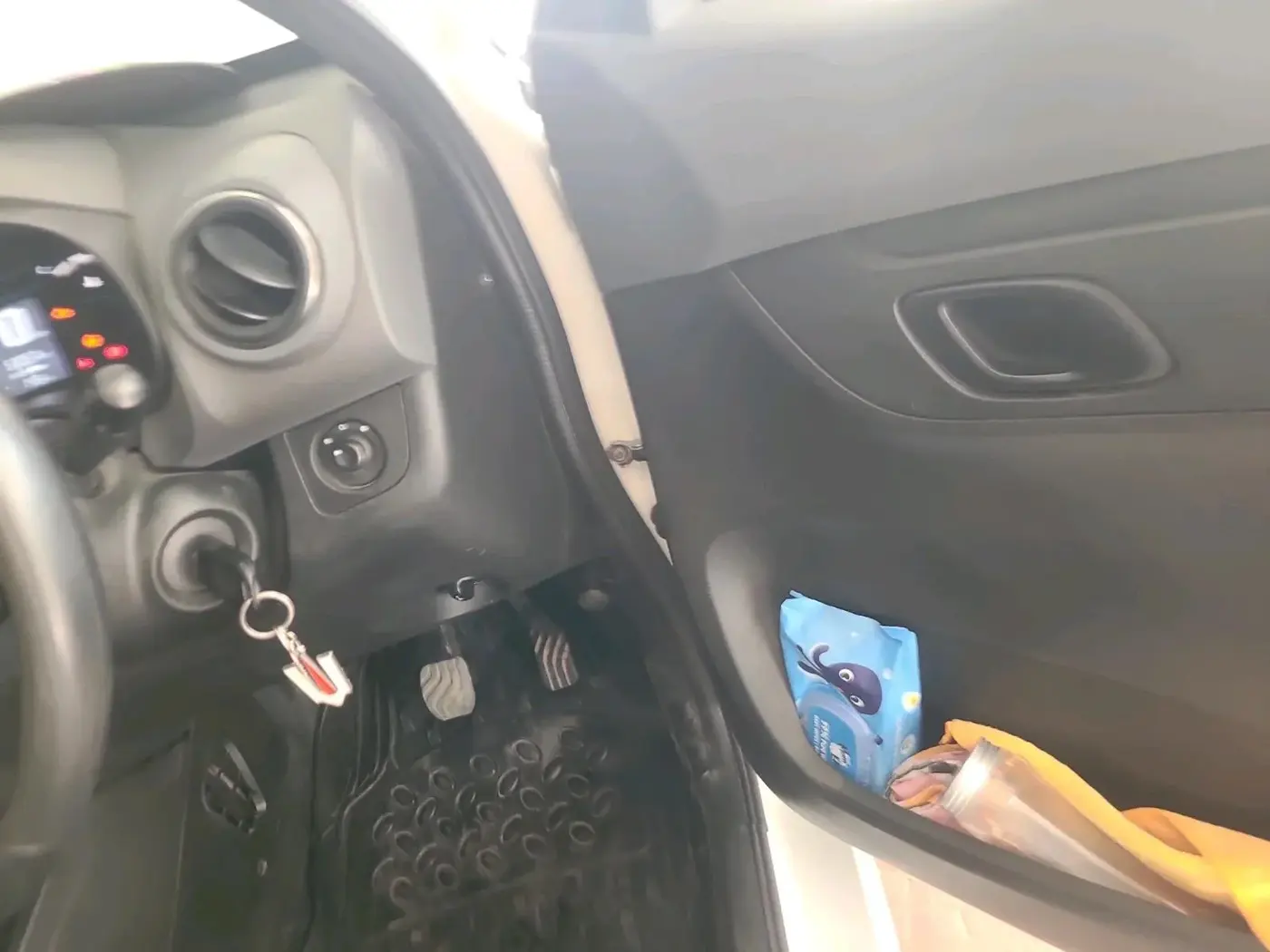2022 Renault Kwid RXT 1.0 AMT (O), Petrol, Automatic, 53,058 km, interior