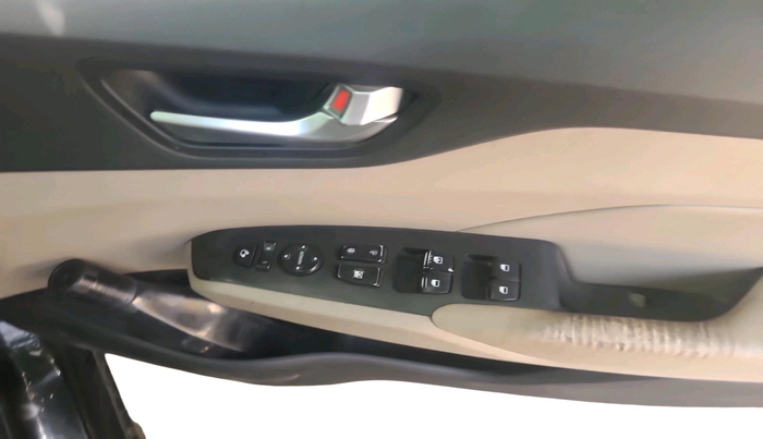 2019 Hyundai Verna 1.6 SX (O) CRDI MT, Diesel, Manual, 1,02,921 km, interior