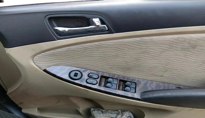 2011 Hyundai Verna FLUIDIC 1.6 CRDI EX, Diesel, Manual, 99,676 km, interior