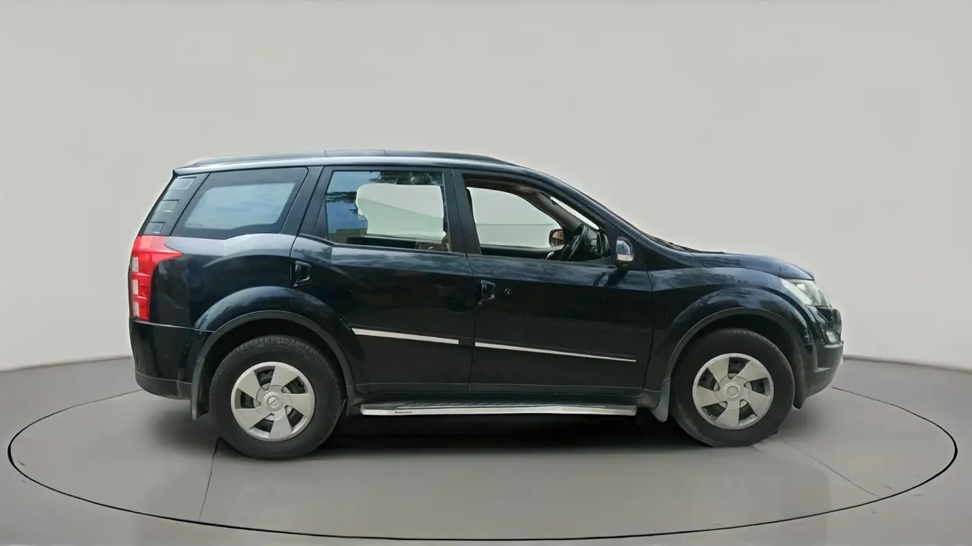 2017 Mahindra XUV500 W6 AT, Diesel, Automatic, 1,13,259 km, exterior