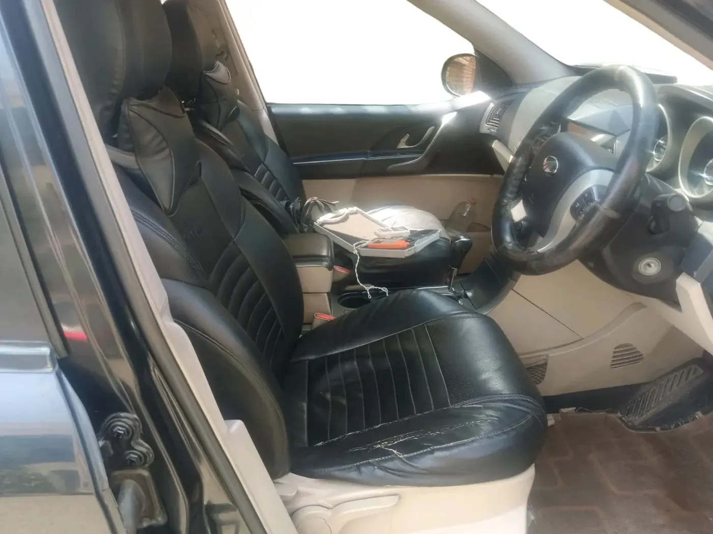 2017 Mahindra XUV500 W6 AT, Diesel, Automatic, 1,13,259 km, interior