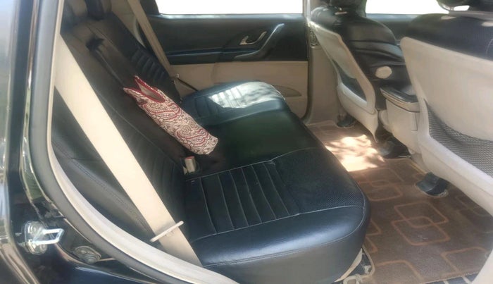 2017 Mahindra XUV500 W6 AT, Diesel, Automatic, 1,13,259 km, interior